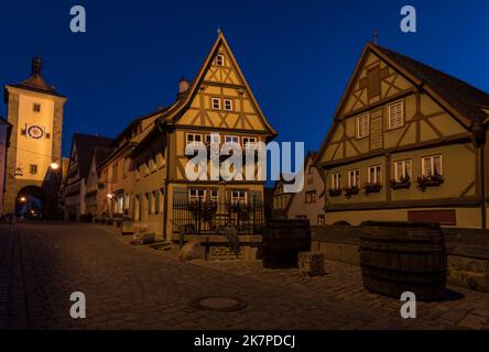 Straßenblick in der mittelalterlichen Stadt Rothenburg. Stockfoto