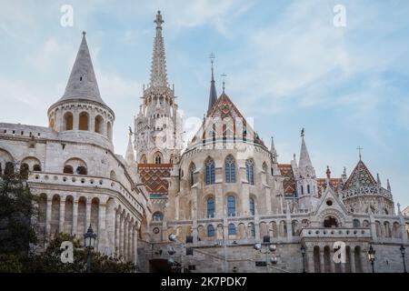 Fischerbastei und Matthiaskirche - Budapest, Ungarn Stockfoto