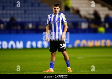 Sheffield, Großbritannien. 18. Oktober 2022. Will Trueman #38 von Sheffield Mittwoch während des Papa John's Trophy Spiels Sheffield Wednesday vs Leicester City U21 in Hillsborough, Sheffield, Großbritannien, 18.. Oktober 2022 (Foto von Ben Early/News Images) in Sheffield, Großbritannien am 10/18/2022. (Foto von Ben Early/News Images/Sipa USA) Quelle: SIPA USA/Alamy Live News Stockfoto