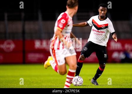 ALMERE, NIEDERLANDE - 18. OKTOBER: Hamdi Akujobi vom Almere City FC während des niederländischen TOTO KNVB Cup-Spiels zwischen dem Almere City FC und TOP Oss am 18. Oktober 2022 im Yanmar Stadion in Almere, Niederlande (Foto: Patrick Goosen/Orange Picts) Stockfoto