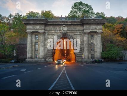 Buda Castle Tunnel am Clark Adam Square - Budapest, Ungarn Stockfoto