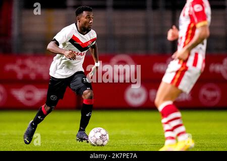 ALMERE, NIEDERLANDE - 18. OKTOBER: Hamdi Akujobi vom Almere City FC während des niederländischen TOTO KNVB Cup-Spiels zwischen dem Almere City FC und TOP Oss am 18. Oktober 2022 im Yanmar Stadion in Almere, Niederlande (Foto: Patrick Goosen/Orange Picts) Stockfoto