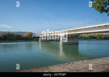 Arpad-Brücke und Margareteninsel an der Donau - Budapest, Ungarn Stockfoto