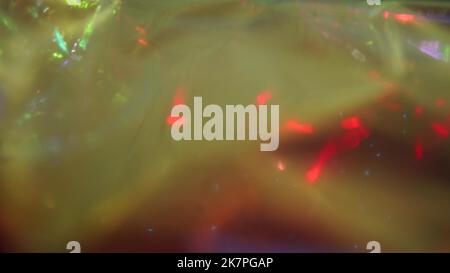 Festlicher holografischer Overlay. Schöne Lichtlecks. Heller Glanz auf dunklem Hintergrund. Gut für High-End-Projekte. Stockfoto