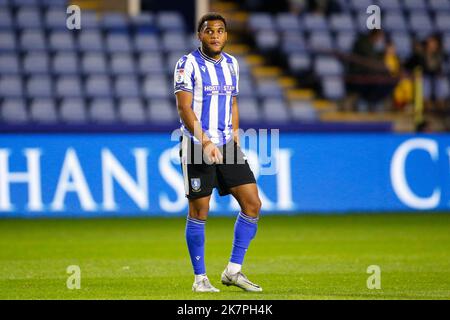 Sheffield, Großbritannien. 18. Oktober 2022. Leojo Davidson #12 von Sheffield Mittwoch während des Papa John's Trophy Spiels Sheffield Mittwoch gegen Leicester City U21 in Hillsborough, Sheffield, Großbritannien, 18.. Oktober 2022 (Foto von Ben Early/News Images) in Sheffield, Großbritannien am 10/18/2022. (Foto von Ben Early/News Images/Sipa USA) Quelle: SIPA USA/Alamy Live News Stockfoto