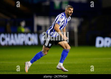 Sheffield, Großbritannien. 18. Oktober 2022. Callum Pherson #13 von Sheffield Mittwoch während des Papa John's Trophy Spiels Sheffield Mittwoch gegen Leicester City U21 in Hillsborough, Sheffield, Großbritannien, 18.. Oktober 2022 (Foto von Ben Early/News Images) in Sheffield, Großbritannien am 10/18/2022. (Foto von Ben Early/News Images/Sipa USA) Quelle: SIPA USA/Alamy Live News Stockfoto