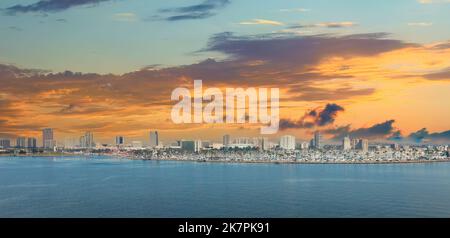 Goldener Sonnenuntergang über Südkalifornien der Vereinigten Staaten Stockfoto
