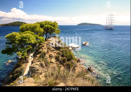 Clipper-Stil-Schiff vor Skiathos Stockfoto