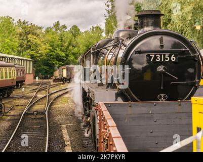 Die Dampflokomotive ist bereit, die Pickering Station auf der NYMR Heritage Railway zu verlassen. Stockfoto