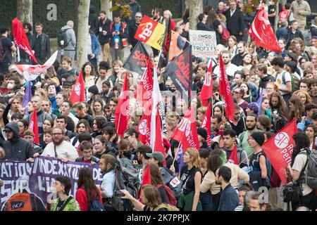 Paris, Frankreich, 18.. Oktober 2022. demonstrationsmarsch gegen die Inflation während eines nationalen Tages von Streiks und Protesten für höhere Löhne - Jacques Julien/Alamy Live Stockfoto