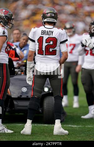 Pittsburgh, Pennsylvania, USA. 16. Oktober 2022. Tom Brady #12 während der Pittsburgh Steelers gegen Tampa Bay Buccaneers im Acrisure Stadium. (Bild: © AMG/AMG via ZUMA Press Wire) Stockfoto