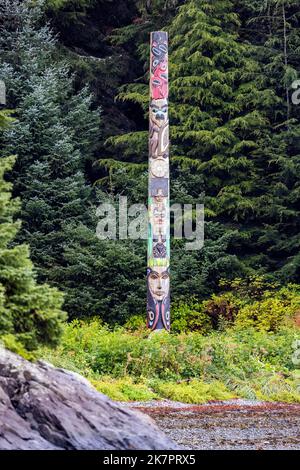 Centennial Totem Pole im Sitka National Historical Park - Sitka, Alaska, USA Stockfoto