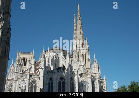 Oberer Teil der Kathedrale an einem sonnigen Tag. Bordeaux. Frankreich Stockfoto