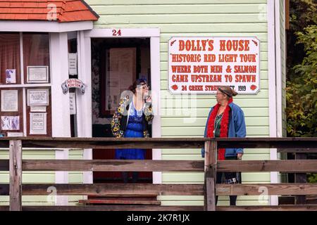 Dolly's House - ein historisches Bruderhaus an der Creek Street in Ketchikan, Alaska, USA Stockfoto