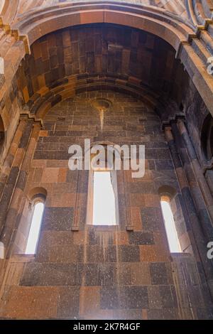 ANI, TÜRKEI - 18. JULI 2019: Innenraum der Kathedrale der antiken Stadt Ani, Türkei Stockfoto