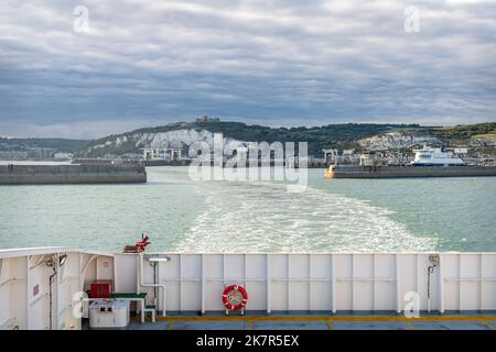 Abfahrt vom Hafen von Dover von der DFDS Ferry Cote D'Opale, Kent, Großbritannien Stockfoto