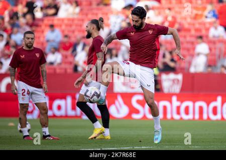 Sevilla, Sevilla, Spanien. 18. Oktober 2022. Francisco Alarcon ''isco'' vom FC Sevilla in Aktion beim La Liga Santader-Spiel zwischen dem CF Sevilla und dem FC Valencia am 18. Oktober 2022 bei Ramon Sanchez Pizjuan in Sevilla, Spanien. (Bild: © Jose Luis Contreras/DAX via ZUMA Press Wire) Stockfoto