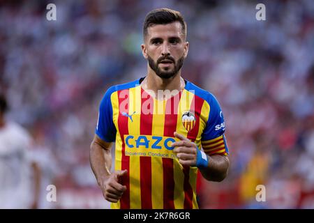 Sevilla, Sevilla, Spanien. 18. Oktober 2022. Jose Gaya von Valencia CF beim La Liga Santader Spiel zwischen Sevilla CF und Valencia CF bei Ramon Sanchez Pizjuan in Sevilla, Spanien, am 18. Oktober 2022. (Bild: © Jose Luis Contreras/DAX via ZUMA Press Wire) Stockfoto