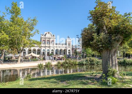 Der Vondelpark Pavilion heißt jetzt Vondel CS, ein Restaurant und Café in Amsterdam Stockfoto