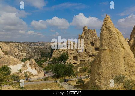 GOREME, TÜRKEI - 19. JULI 2019: Ansicht des Goreme Freilichtmuseums in Kappadokien, Türkei Stockfoto