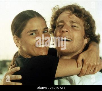 Ali MacGraw & Ryan O'Neal Film Love Story (USA 1970) Charaktere: Jennifer Cavalleri, Oliver Barrett IV Regie: Arthur Hiller 16. Dezember 1970 **WARNUNG** dieses Foto ist nur für redaktionelle Zwecke bestimmt und unterliegt dem Urheberrecht von PARAMOUNT und/oder dem Fotografen, der von der Film or Production Company zugewiesen wurde. Es ist eine obligatorische Gutschrift bis ÜBERGEORDNETEN BETRAG erforderlich. Der Fotograf sollte ebenfalls angerechnet werden, wenn er bekannt ist. Ohne schriftliche Genehmigung der Film Company kann keine kommerzielle Nutzung gewährt werden. Stockfoto