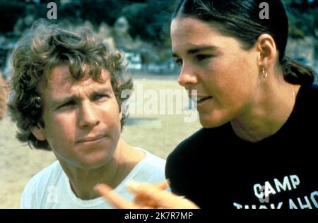 Ryan O'Neal & Ali MacGraw Film Love Story (USA 1970) Charaktere: Oliver Barrett IV, Jennifer Cavalleri Regie: Arthur Hiller 16. Dezember 1970 **WARNUNG** dieses Foto ist nur für redaktionelle Zwecke bestimmt und unterliegt dem Copyright von PARAMOUNT und/oder dem Fotografen, der von der Film or Production Company zugewiesen wurde. Es kann nur durch Veröffentlichungen in Verbindung mit der Werbung für den oben genannten Film reproduziert werden. Es ist eine obligatorische Gutschrift bis ÜBERGEORDNETEN BETRAG erforderlich. Der Fotograf sollte ebenfalls angerechnet werden, wenn er bekannt ist. Ohne schriftliche Genehmigung der Film Company kann keine kommerzielle Nutzung gewährt werden. Stockfoto