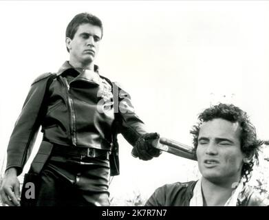 Mel Gibson Film Mad Max (aus 1979) Charaktere: Max Regie: George Miller 12. April 1979 **WARNUNG** dieses Foto ist nur für redaktionelle Zwecke bestimmt und unterliegt dem Copyright von Orion HOMEWARNER BROS. Und/oder dem von der Film- oder Produktionsgesellschaft beauftragten Fotografen und dürfen nur durch Veröffentlichungen in Verbindung mit der Werbung für den oben genannten Film reproduziert werden. Eine obligatorische Gutschrift an Orion HOMEWARNER BROS. Ist erforderlich. Der Fotograf sollte ebenfalls angerechnet werden, wenn er bekannt ist. Ohne schriftliche Genehmigung der Film Company kann keine kommerzielle Nutzung gewährt werden. Stockfoto