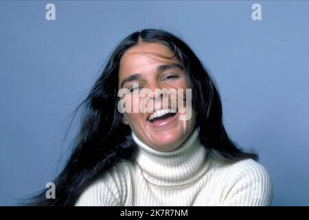 Ali MacGraw Film Love Story (USA 1970) Charaktere: Jennifer Cavalleri Regie: Arthur Hiller 16. Dezember 1970 **WARNUNG** dieses Foto ist nur für redaktionelle Zwecke bestimmt und unterliegt dem Urheberrecht von PARAMOUNT und/oder dem Fotografen, der von der Film- oder Produktionsgesellschaft beauftragt wurde. Es kann nur durch Veröffentlichungen in Verbindung mit der Werbung für den obigen Film reproduziert werden. Es ist eine obligatorische Gutschrift bis ÜBERGEORDNETEN BETRAG erforderlich. Der Fotograf sollte ebenfalls angerechnet werden, wenn er bekannt ist. Ohne schriftliche Genehmigung der Film Company kann keine kommerzielle Nutzung gewährt werden. Stockfoto