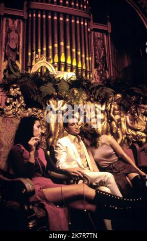 Roy Scheider & Jane Fonda  Film Klute (USA 1971) Characters: Frank Ligourin, Bree Daniels  Director: Alan J. Pakula 23 June 1971   **WARNING** This Photograph is for editorial use only and is the copyright of WARNER BROS and/or the Photographer assigned by the  Film or Production Company and can only be reproduced by publications in conjunction with the promotion of the above  Film. A Mandatory Credit To WARNER BROS is required. The Photographer should also be credited when known. No commercial use can be granted without written authority from the  Film Company. Stockfoto