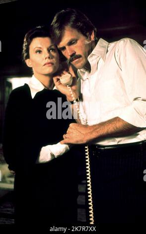 Marsha Mason & John Beck Film: Audrey Rose (USA 1977) Charaktere: Janice Templeton, Bill Templeton Regie: Robert Wise 06 April 1977 **WARNUNG** Dieses Foto ist nur für redaktionelle Verwendung bestimmt und unterliegt dem Copyright von UNITED ARTISTS und/oder dem von der Film- oder Produktionsgesellschaft beauftragten Fotografen und kann nur durch Publikationen im Zusammenhang mit der Bewerbung des oben genannten Films reproduziert werden. Eine obligatorische Gutschrift für UNITED ARTISTS ist erforderlich. Der Fotograf sollte auch bei Bekanntwerden des Fotos gutgeschrieben werden. Ohne schriftliche Genehmigung der Film Company kann keine kommerzielle Nutzung gewährt werden. Stockfoto