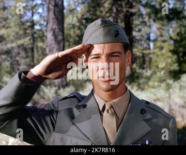 Jan-Michael Vincent Film Baby Blue Marine (1976) Charaktere: Marion Regie: John D. Hancock 05. Mai 1976 **WARNUNG** dieses Foto ist nur für redaktionelle Zwecke bestimmt und unterliegt dem Copyright von COLUMBIA und/oder dem Fotografen, der von der Film or Production Company beauftragt wurde. Es kann nur durch Veröffentlichungen in Verbindung mit der Werbung für den oben genannten Film reproduziert werden. Eine obligatorische Gutschrift für COLUMBIA ist erforderlich. Der Fotograf sollte ebenfalls angerechnet werden, wenn er bekannt ist. Ohne schriftliche Genehmigung der Film Company kann keine kommerzielle Nutzung gewährt werden. Stockfoto