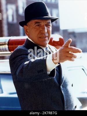 Telly Savalas Television: Kojak (TV-Serie) Charaktere: LT. Theo Kojak USA 1973-1978, 24. Oktober 1973 **WARNUNG** Dieses Foto ist nur für den redaktionellen Gebrauch bestimmt und unterliegt dem Copyright von CBS und/oder des Fotografen, der von der Film- oder Produktionsfirma beauftragt wurde und darf nur durch Publikationen im Zusammenhang mit der Bewerbung des oben genannten Films reproduziert werden. Eine obligatorische Gutschrift an CBS ist erforderlich. Der Fotograf sollte auch bei Bekanntwerden des Fotos gutgeschrieben werden. Ohne schriftliche Genehmigung der Film Company kann keine kommerzielle Nutzung gewährt werden. Stockfoto