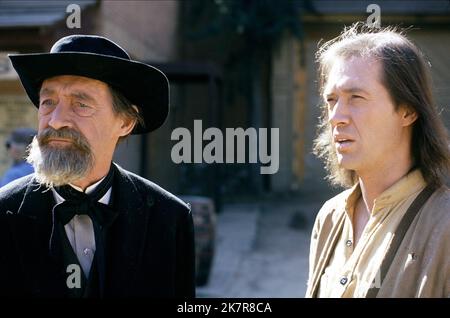 John Carradine & David Carradine Television: Kung Fu (TV-Serie) Charaktere: Serenity Johnson, Caine USA 1972-1975, 22. Februar 1972 **WARNUNG** dieses Foto ist nur für redaktionelle Zwecke und ist urheberrechtlich geschützt von WARNER BROS. DAS FERNSEHEN und/oder der Fotograf, der von der Film- oder Produktionsgesellschaft beauftragt wurde, können nur durch Veröffentlichungen in Verbindung mit der Werbung für den oben genannten Film reproduziert werden. Eine obligatorische Gutschrift an WARNER BROS. FERNSEHER ist erforderlich. Der Fotograf sollte ebenfalls angerechnet werden, wenn er bekannt ist. Ohne schriftliche Genehmigung der Film Company kann keine kommerzielle Nutzung gewährt werden. Stockfoto