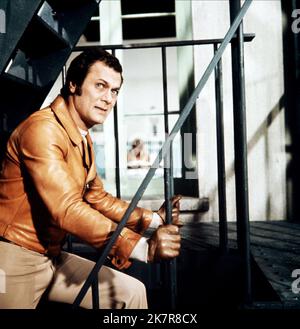 Tony Curtis Television: Die Persuaders! (TV-Serie) Charaktere: Danny Wilde UK 1971-1972, / 'die 2', Zwei 17. September 1971 **WARNUNG** Dieses Foto ist nur für redaktionelle Zwecke bestimmt und unterliegt dem Copyright von ITC und/oder des Fotografen, der von der Film- oder Produktionsfirma beauftragt wurde, und kann nur von Publikationen im Zusammenhang mit der Bewerbung des oben genannten Films reproduziert werden. Eine obligatorische Gutschrift an ITC ist erforderlich. Der Fotograf sollte auch bei Bekanntwerden des Fotos gutgeschrieben werden. Ohne schriftliche Genehmigung der Film Company kann keine kommerzielle Nutzung gewährt werden. Stockfoto