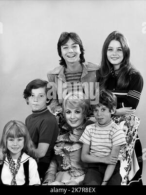 David Cassidy, Susan Dey, Danny Bonaduce, Shirley Jones, Jeremy Gelbwaks & Suzanne Crough Television: The Partridge Family (TV-Serie) Charaktere: Keith Douglas Partridge, Laurie Partridge, Danny Partridge, Shirley Renfrew Partridge, Christopher 'Chris' Partridge, Tracy Partridge USA 1970-1974, 25. September 1970 **WARNUNG** Dieses Foto ist nur für redaktionelle Verwendung bestimmt und unterliegt dem Copyright von ABC und/oder dem Fotografen, der von der Film- oder Produktionsfirma beauftragt wurde, und kann nur durch Publikationen im Zusammenhang mit der Bewerbung des oben genannten Films reproduziert werden. Eine obligatorische Gutschrift an ABC ist erforderlich. Stockfoto