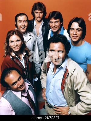 Andy Kaufman, Jeff Conaway, Randall Carver, Marilu Henner, Tony Danza, Danny Devito & Judd Hirsch Fernsehen: Taxi (TV-Serie) Charaktere: Latka Gravas, Bobby Wheeler, John Burns, Elaine O'Connor-Nardo, Tony Banta, Louie De Palma, Alex Reiger Usa 1963-1964, 12. September 1978 **WARNUNG** Dieses Foto ist nur für redaktionelle Zwecke bestimmt und unterliegt dem Copyright von PARAMOUNT TELEVISION und/oder des Fotografen, der von der Film- oder Produktionsfirma beauftragt wurde, und kann nur von Publikationen im Zusammenhang mit der Bewerbung des oben genannten Films reproduziert werden. Eine obligatorische Gutschrift an PARAMOUNT TELEVISION ist erforderlich. Der Stockfoto