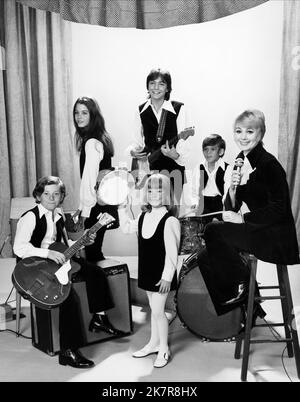 Danny Bonaduce, Susan Dey, David Cassidy, Suzanne Crough, Jeremy Gelbwaks & Shirley Jones Television: The Partridge Family (TV-Serie) Charaktere: Danny Partridge, Laurie Partridge, Keith Douglas Partridge, Tracy Partridge, Christopher 'Chris' Partridge, Shirley Renfrew Partridge USA 1970-1974, 25. September 1970 **WARNUNG** Dieses Foto ist nur für redaktionelle Verwendung bestimmt und unterliegt dem Copyright von ABC und/oder dem von der Film- oder Produktionsfirma beauftragten Fotografen.Es kann nur von Publikationen im Zusammenhang mit der Bewerbung des oben genannten Films reproduziert werden. Eine obligatorische Gutschrift an ABC ist erforderlich. Stockfoto