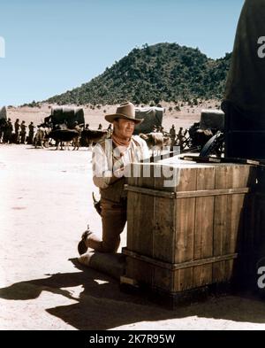 John Wayne Film: Chisum (1970) Charaktere: John Simpson Chisum Regie: Andrew V. McLaglen 24 June 1970 **WARNUNG** Dieses Foto ist nur für redaktionelle Zwecke bestimmt und unterliegt dem Copyright von WARNER BROS und/oder des Fotografen, der von der Film- oder Produktionsfirma beauftragt wurde, und kann nur durch Publikationen im Zusammenhang mit der Bewerbung des oben genannten Films reproduziert werden. Eine obligatorische Gutschrift an WARNER BROS ist erforderlich. Der Fotograf sollte auch bei Bekanntwerden des Fotos gutgeschrieben werden. Ohne schriftliche Genehmigung der Film Company kann keine kommerzielle Nutzung gewährt werden. Stockfoto