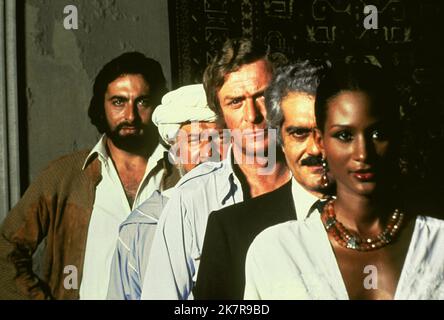 Kabir Bedi, Peter Ustinov, Michael Caine, Omar Sharif & Beverly Johnson Film: Ashanti (FR 1979) Charaktere: Malik,Suleiman,Dr. David Linderby,Prince Hassan & Dr. Anansa Linderby Regie: Richard Fleischer 03 March 1979 **WARNUNG** Dieses Foto ist nur für den redaktionellen Gebrauch bestimmt und unterliegt dem Copyright von WARNER BROS. Und/oder den Fotografen, der vom Film- oder Produktionsunternehmen beauftragt wurde und nur durch Publikationen im Zusammenhang mit der Bewerbung des oben genannten Films reproduziert werden kann. Eine obligatorische Gutschrift an WARNER BROS. Ist erforderlich. Der Fotograf sollte auch bei Bekanntwerden des Fotos gutgeschrieben werden. Keine kommerzielle Nutzung möglich Stockfoto