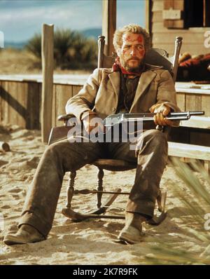 Paul Newman Film: The Life and Times of Judge Roy Bean (USA 1972) Charaktere: Judge Roy Bean Regie: John Huston 15 December 1972 **WARNUNG** Dieses Foto ist nur für redaktionelle Verwendung und das Copyright von NATIONAL GENERAL PICT. Und/oder den Fotografen, der vom Film- oder Produktionsunternehmen beauftragt wurde und nur durch Publikationen im Zusammenhang mit der Bewerbung des oben genannten Films reproduziert werden kann. Eine obligatorische Gutschrift an DIE ALLGEMEINE nationale PICT. Ist erforderlich. Der Fotograf sollte auch bei Bekanntwerden des Fotos gutgeschrieben werden. Ohne schriftliche Genehmigung der Film Company kann keine kommerzielle Nutzung gewährt werden. Stockfoto