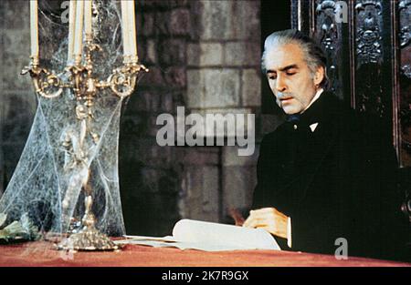 Christopher Lee Film The Nights of Dracula (1976) Charaktere: Graf Dracula Regie: Jesus Franco 03. April 1970 **WARNUNG** dieses Foto ist nur für redaktionelle Zwecke bestimmt und unterliegt dem Urheberrecht der Film Company und/oder des Fotografen, der von der Film- oder Produktionsgesellschaft beauftragt wurde. Es kann nur durch Veröffentlichungen in Verbindung mit der Werbung für den obigen Film reproduziert werden. Es ist eine obligatorische Gutschrift an die Filmgesellschaft erforderlich. Der Fotograf sollte ebenfalls angerechnet werden, wenn er bekannt ist. Ohne schriftliche Genehmigung der Film Company kann keine kommerzielle Nutzung gewährt werden. Stockfoto