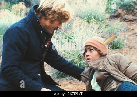 Robert Redford & Jane Fonda Film: The Electric Horseman (USA 1979) Charaktere: Norman 'Sonny' Steele & Alice 'Hallie' Martin Regie: Sydney Pollack 19 December 1979 **WARNUNG** Dieses Foto ist nur für den redaktionellen Gebrauch bestimmt und unterliegt dem Copyright von COLUMBIA PICTURES und/oder des Fotografen, der von der Film oder Production Company beauftragt wurde und darf nur von Publikationen im Zusammenhang mit der Bewerbung des oben genannten Films reproduziert werden. Eine obligatorische Gutschrift für COLUMBIA PICTURES ist erforderlich. Der Fotograf sollte auch bei Bekanntwerden des Fotos gutgeschrieben werden. Ohne schriftliche Genehmigung von t kann keine kommerzielle Nutzung gewährt werden Stockfoto