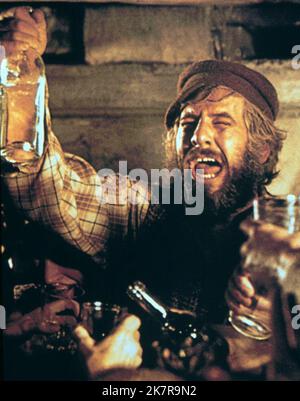 Chaim Topol Film: Fiddler auf dem Dach (USA 1971) Regie: Norman Jewison 21 October 1971 **WARNUNG** Dieses Foto ist nur für den redaktionellen Gebrauch bestimmt und unterliegt dem Copyright von UNITED ARTISTS und/oder dem Fotografen, der von der Film- oder Produktionsfirma beauftragt wurde und kann nur von Publikationen im Zusammenhang mit der Bewerbung des oben genannten Films reproduziert werden. Eine obligatorische Gutschrift für UNITED ARTISTS ist erforderlich. Der Fotograf sollte auch bei Bekanntwerden des Fotos gutgeschrieben werden. Ohne schriftliche Genehmigung der Film Company kann keine kommerzielle Nutzung gewährt werden. Stockfoto