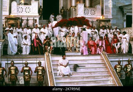 Malcolm McDowell Film Caligula (1979) Regie: Tinto Brass & Bob Guccione 14. August 1979 **WARNUNG** dieses Foto ist nur für redaktionelle Zwecke bestimmt und unterliegt dem Urheberrecht von PENTHOUSE und/oder dem Fotografen, der von der Film or Production Company beauftragt wurde. Es kann nur durch Veröffentlichungen in Verbindung mit der Werbung für den oben genannten Film reproduziert werden. Eine obligatorische Gutschrift für DAS PENTHOUSE ist erforderlich. Der Fotograf sollte ebenfalls angerechnet werden, wenn er bekannt ist. Ohne schriftliche Genehmigung der Film Company kann keine kommerzielle Nutzung gewährt werden. Stockfoto