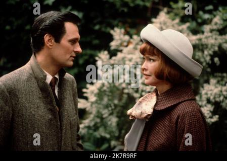 Alan Alda & Ellen Burstyn Film: Gleiche Zeit Nächstes Jahr (1978) Charaktere: George & Doris Regie: Robert Mulligan 22. November 1978 **WARNUNG** Dieses Foto ist nur für redaktionelle Verwendung bestimmt und unterliegt dem Copyright von UNIVERSAL und/oder dem Fotografen, der von der Film- oder Produktionsfirma beauftragt wurde und darf nur von Publikationen im Zusammenhang mit der Bewerbung des oben genannten Films reproduziert werden. Eine obligatorische Gutschrift an UNIVERSAL ist erforderlich. Der Fotograf sollte auch bei Bekanntwerden des Fotos gutgeschrieben werden. Ohne schriftliche Genehmigung der Film Company kann keine kommerzielle Nutzung gewährt werden. Stockfoto