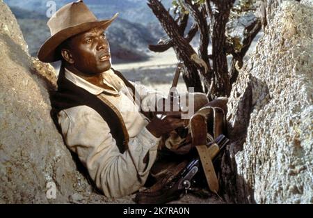 Sidney Poitier Film: Buck And The Preacher (1970) Charaktere: Buck Regie: Sidney Poitier 17 March 1972 **WARNUNG** Dieses Foto ist nur für den redaktionellen Gebrauch bestimmt und unterliegt dem Copyright von COLUMBIA und/oder des Fotografen, der von der Film- oder Produktionsfirma beauftragt wurde, und kann nur durch Publikationen im Zusammenhang mit der Bewerbung des oben genannten Films reproduziert werden. Eine obligatorische Gutschrift an COLUMBIA ist erforderlich. Der Fotograf sollte auch bei Bekanntwerden des Fotos gutgeschrieben werden. Ohne schriftliche Genehmigung der Film Company kann keine kommerzielle Nutzung gewährt werden. Stockfoto