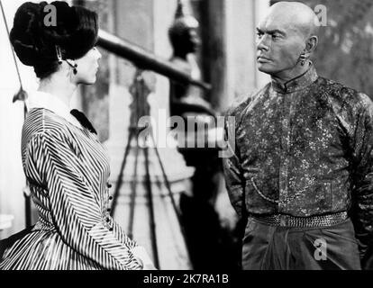 Samantha Eggar & Yul Brynner Film: Anna And The King (1972) Charaktere: Anna Owens & King Mongkut Regie: Jeff Corey 17 September 1972 **WARNUNG** Dieses Foto ist nur für den redaktionellen Gebrauch bestimmt und unterliegt dem Copyright von 20 CENTURY FOX und/oder des Fotografen, der von der Film- oder Produktionsfirma beauftragt wurde, und kann nur von Publikationen im Zusammenhang mit der Bewerbung des oben genannten Films reproduziert werden. Eine obligatorische Gutschrift an 20 CENTURY FOX ist erforderlich. Der Fotograf sollte auch bei Bekanntwerden des Fotos gutgeschrieben werden. Ohne schriftliche Genehmigung der Film Company kann keine kommerzielle Nutzung gewährt werden. Stockfoto