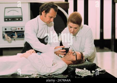 Woody Allen Film Sleeper (USA 1973) Charaktere: Miles Monroe Regie: Woody Allen 17. Dezember 1973 **WARNUNG** dieses Foto ist nur für redaktionelle Zwecke bestimmt und unterliegt dem Copyright der UNITED ARTISTS und/oder des Fotografen, der von der Film or Production Company beauftragt wurde. Es kann nur durch Veröffentlichungen in Verbindung mit der Werbung für den oben genannten Film reproduziert werden. Eine obligatorische Gutschrift für UNITED ARTISTS ist erforderlich. Der Fotograf sollte ebenfalls angerechnet werden, wenn er bekannt ist. Ohne schriftliche Genehmigung der Film Company kann keine kommerzielle Nutzung gewährt werden. Stockfoto