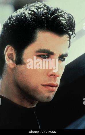 John Travolta Film: Grease (USA 1978) Charaktere: Danny Zuko Regie: Randal Kleiser 13 June 1978 **WARNUNG** Dieses Foto ist nur für redaktionelle Zwecke bestimmt und unterliegt dem Copyright von PARAMOUNT PICTURES und/oder des Fotografen, der von der Film- oder Produktionsfirma beauftragt wurde und darf nur von Publikationen im Zusammenhang mit der Bewerbung des oben genannten Films reproduziert werden. Eine obligatorische Gutschrift für PARAMOUNT-BILDER ist erforderlich. Der Fotograf sollte auch bei Bekanntwerden des Fotos gutgeschrieben werden. Ohne schriftliche Genehmigung der Film Company kann keine kommerzielle Nutzung gewährt werden. Stockfoto