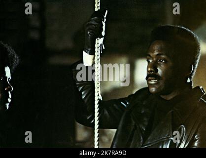 Richard Rountree Film: Shaft (USA 1971) Regie: Gordon Parks 25 June 1971 **WARNUNG** Dieses Foto ist nur für redaktionelle Zwecke bestimmt und unterliegt dem Copyright von MGM und/oder dem Fotografen, der von der Film- oder Produktionsfirma beauftragt wurde, und kann nur durch Publikationen im Zusammenhang mit der Bewerbung des oben genannten Films reproduziert werden. Eine obligatorische Gutschrift an MGM ist erforderlich. Der Fotograf sollte auch bei Bekanntwerden des Fotos gutgeschrieben werden. Ohne schriftliche Genehmigung der Film Company kann keine kommerzielle Nutzung gewährt werden. Stockfoto